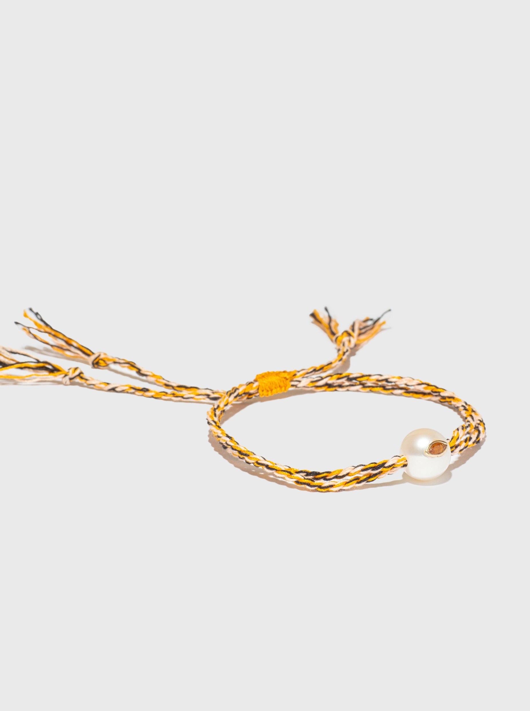 Bracelet Scarlett cordon en coton avec perle et pierre fine citrine or 9k - jaune - Tamara Taichman