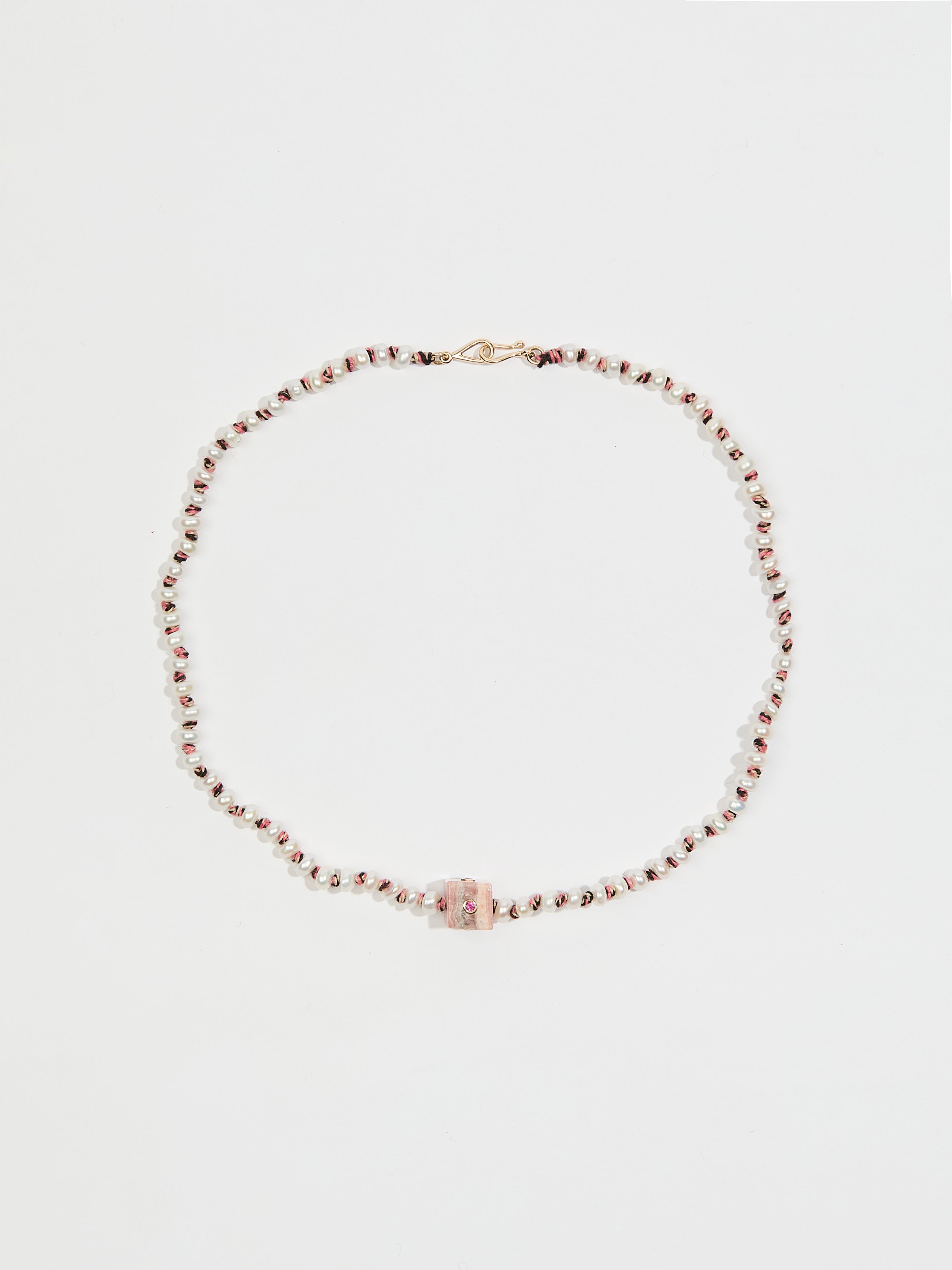 Collier Cubix en pierre fine rhodochrosite pierre précieuse saphir perle d'eau douce cordon coton et or 9k - rose - Tamara Taichman
