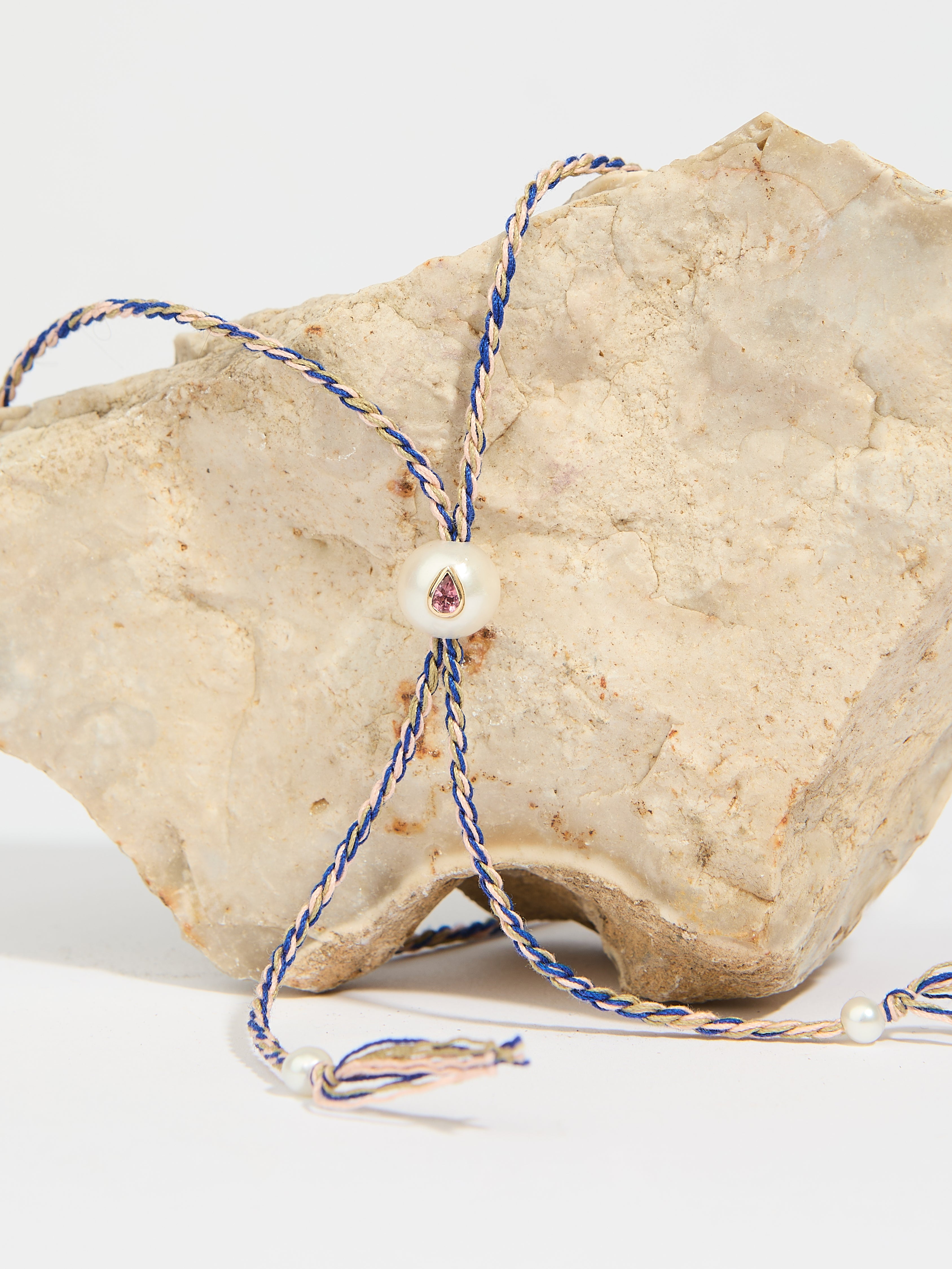 Collier Scarlett avec cordon en coton perle pierre fine tourmaline et or 9k - bleu - Tamara Taichman