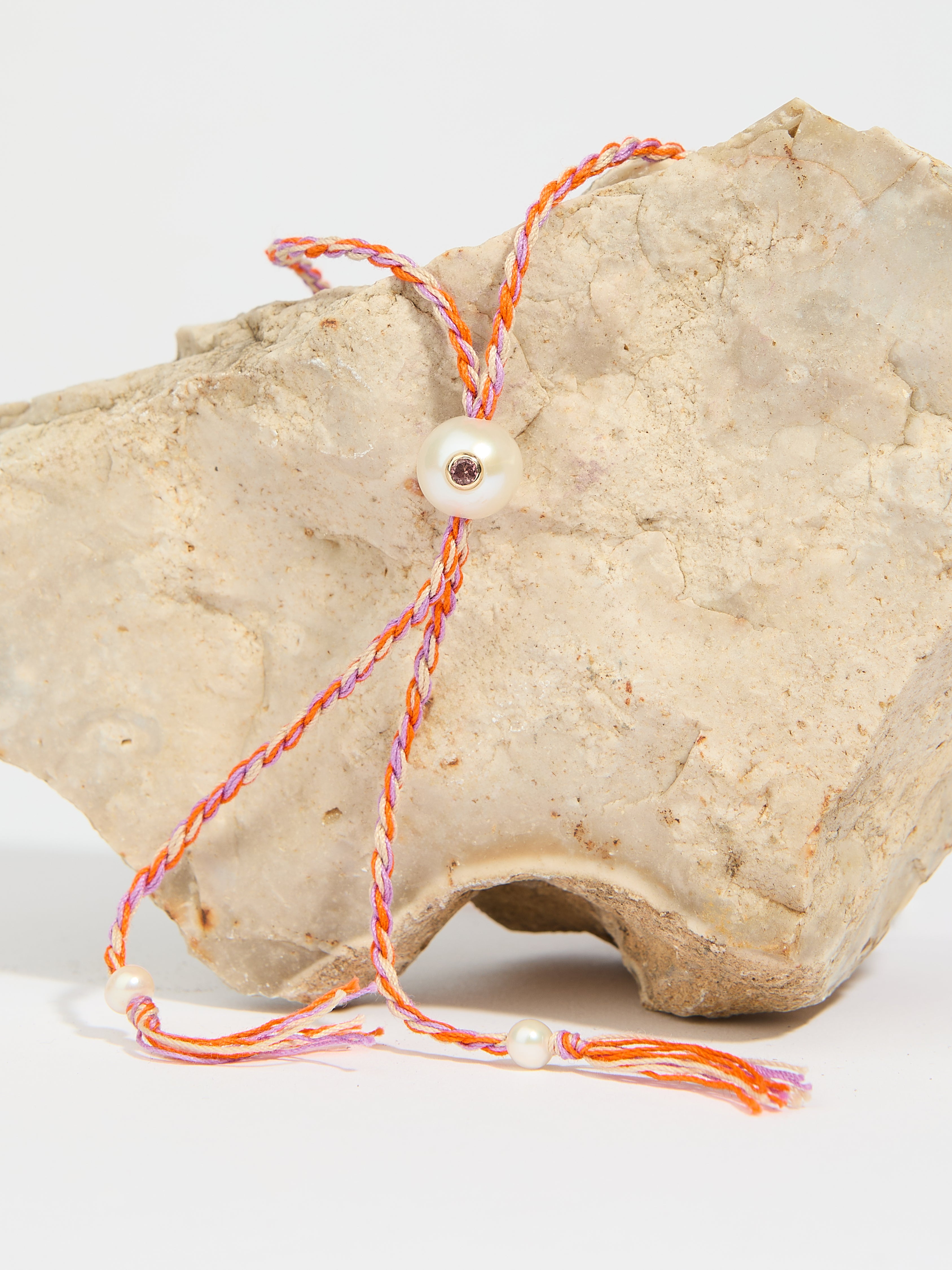 Collier Scarlett avec cordon en coton perle pierre fine tourmaline et or 9k - rose et orange - Tamara Taichman