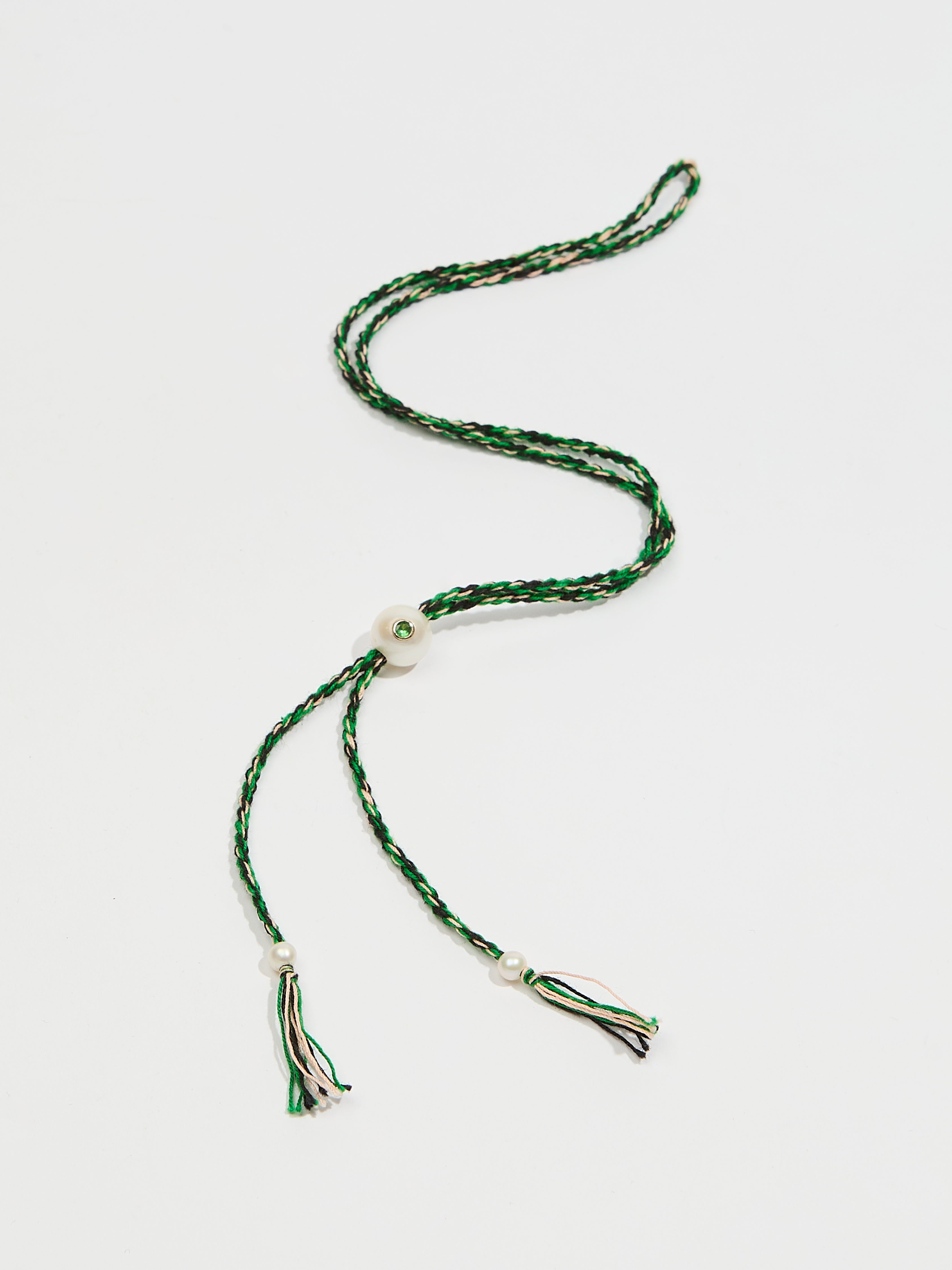Collier Scarlett avec cordon en coton perle pierre fine tsavorite et or 9k - vert - Tamara Taichman