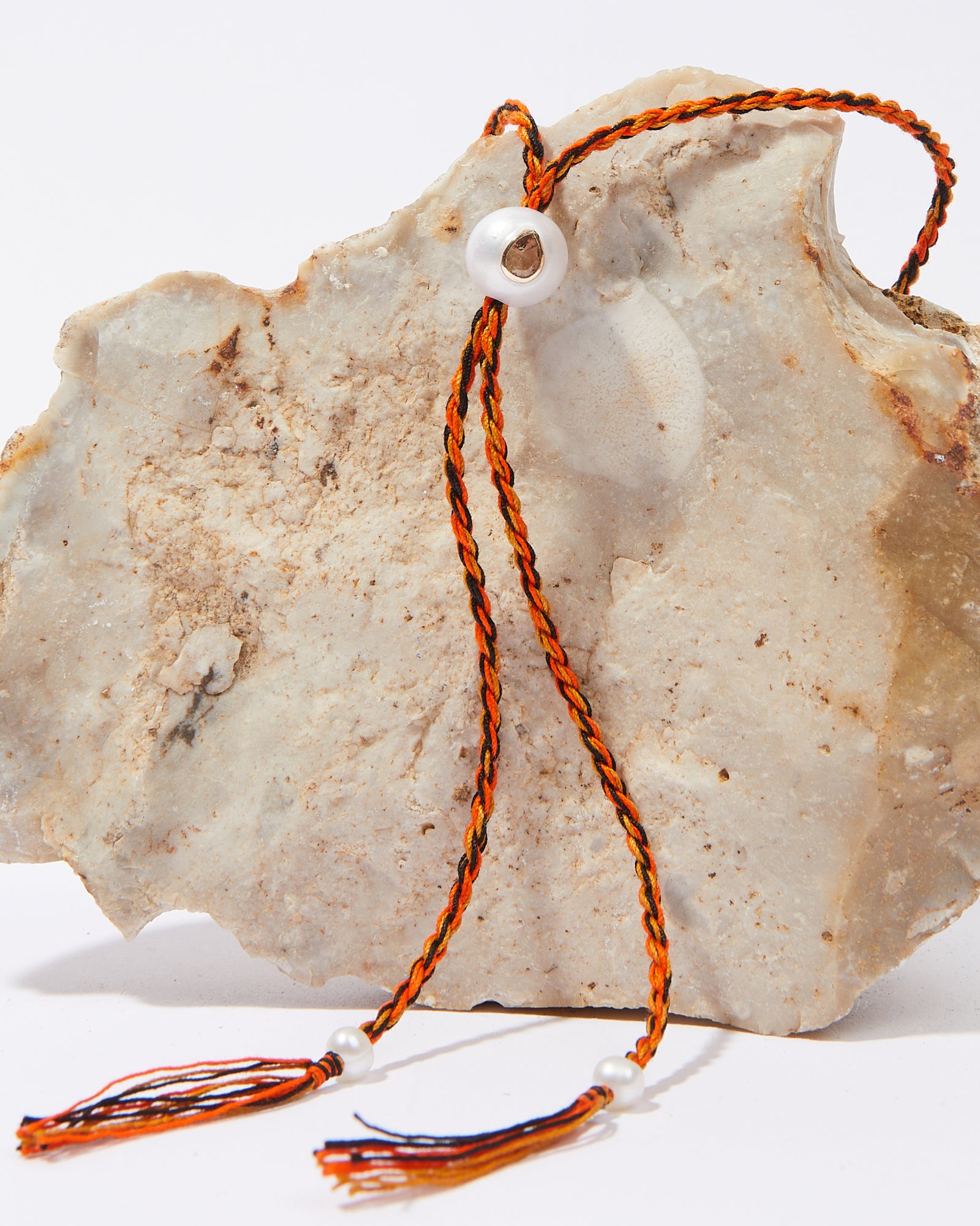 Collier Scarlett avec cordon en coton perle d'eau douce pierre fine grenat et or 9k - orange - Tamara Taichman