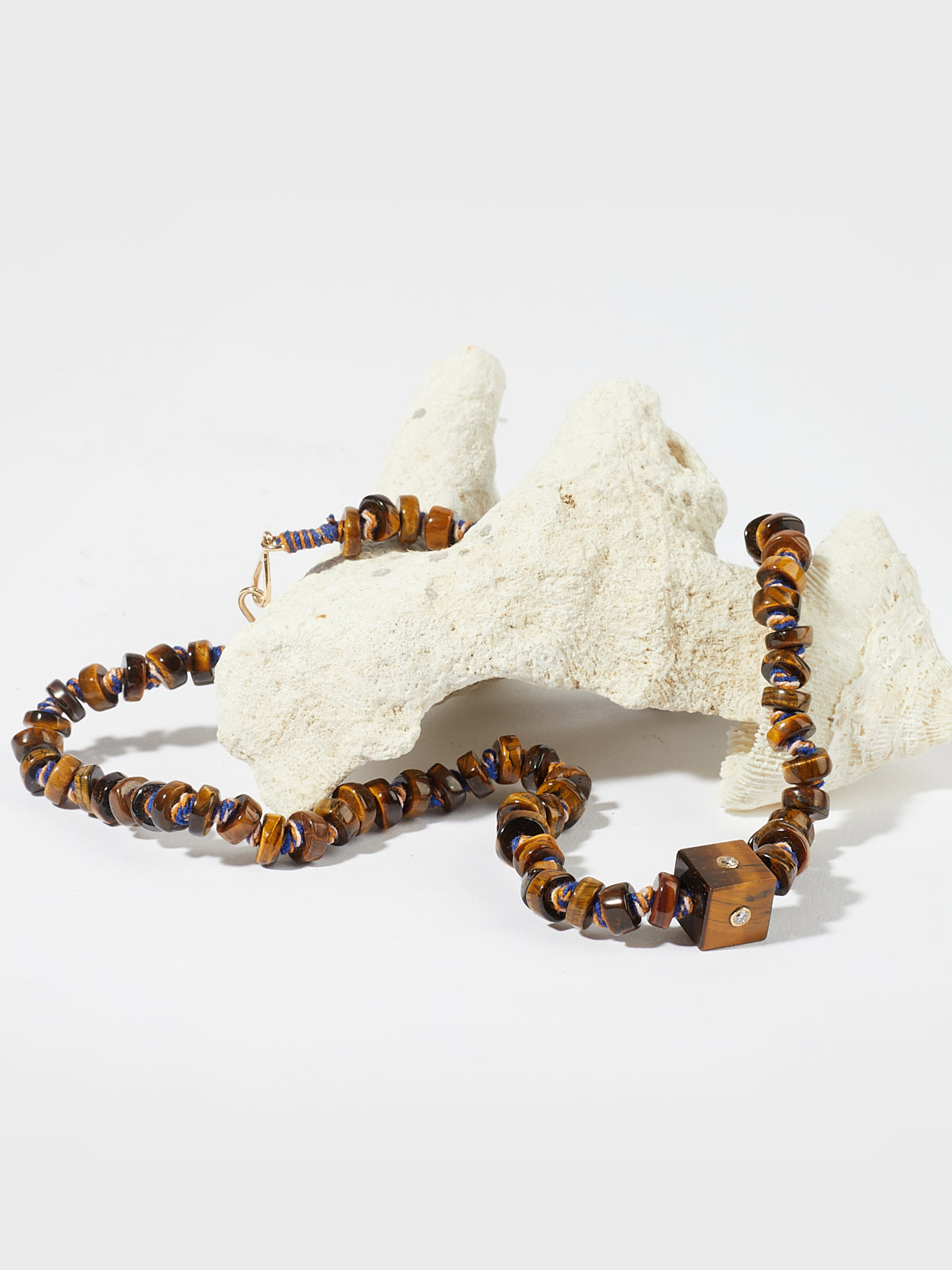 Collier Cubix avec cordon coton en pierre fine oeil de tigre pierre précieuse diamant et or 9k - marron - Tamara Taichman