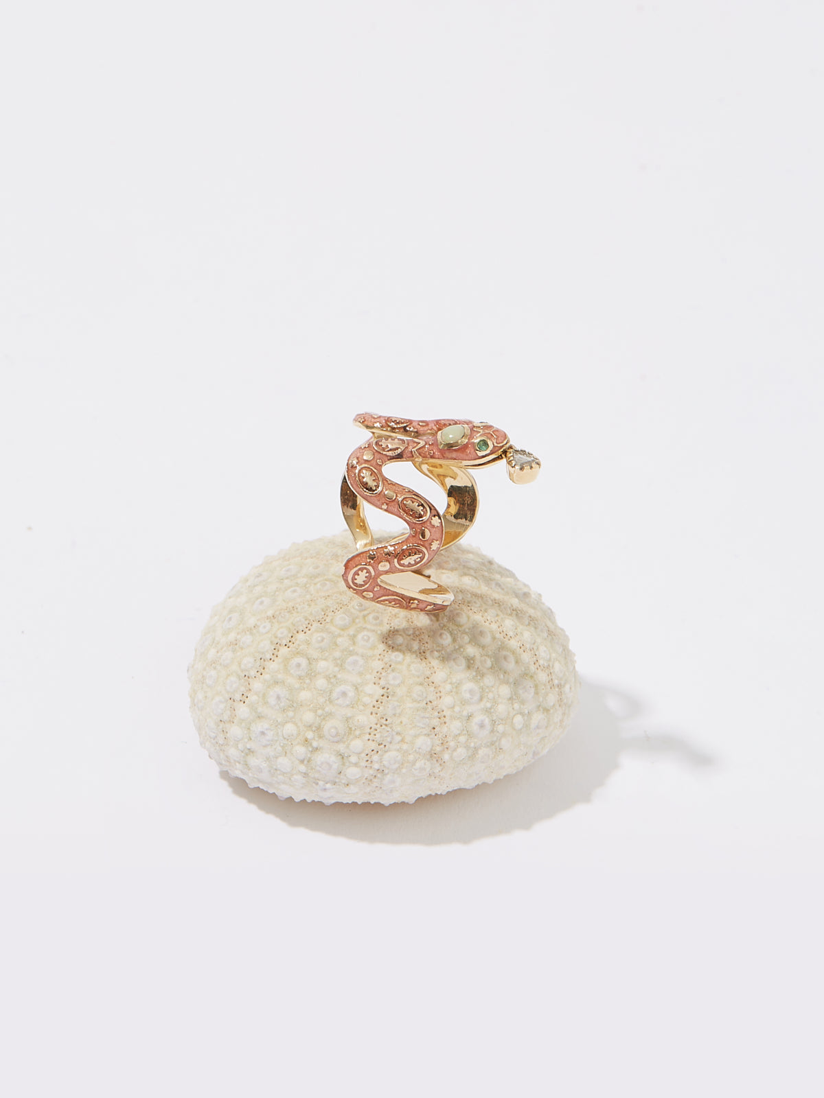 Bague Serpent Eve en or 14k émail pierre fine opale et pierre précieuse émeraude et diamant - rose - Tamara Taichman